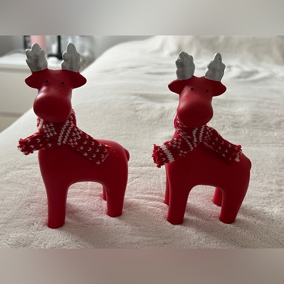 Red and White Tinsel Christmas Sleigh Decoration - Picture 4 of 6